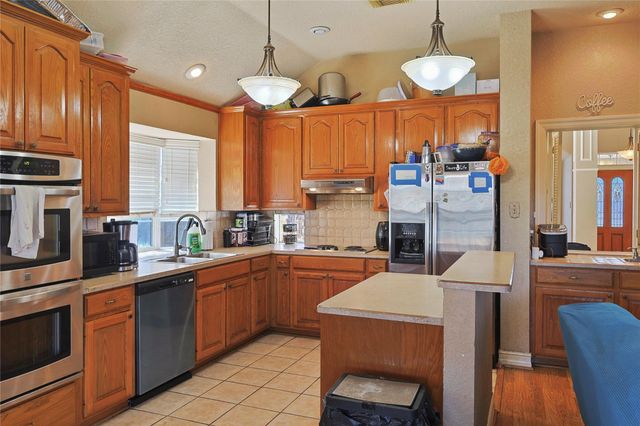 106 Mockingbird Lane, Bridge City, TX 77611