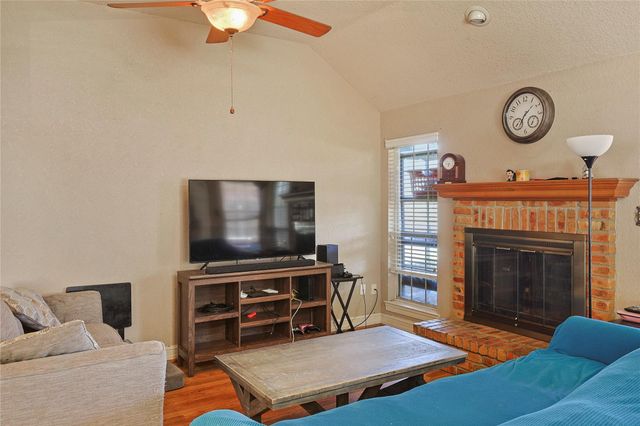 106 Mockingbird Lane, Bridge City, TX 77611