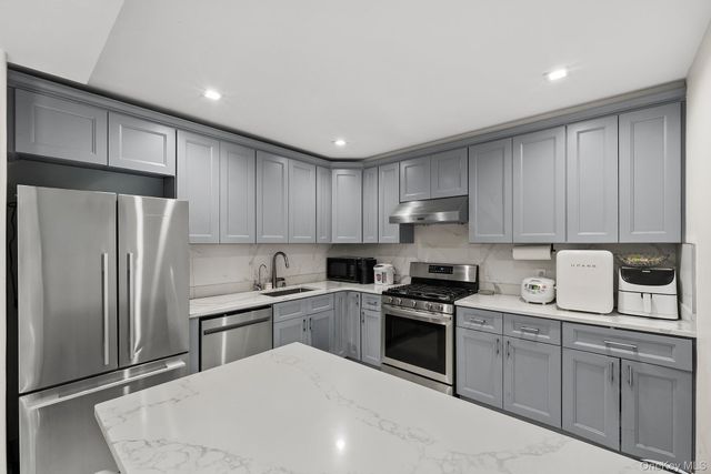 4162 Bowne Street 5A, Flushing, NY 11355