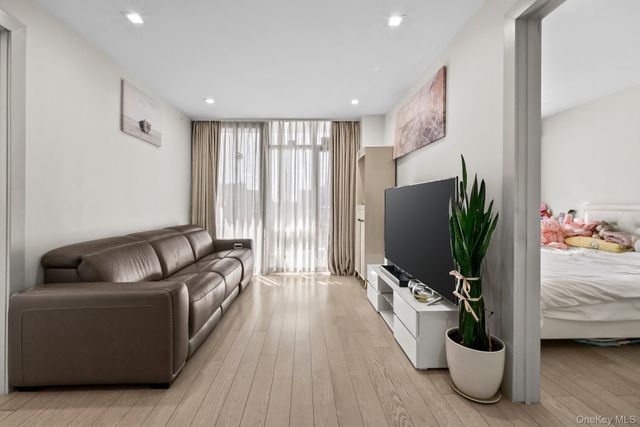 4162 Bowne Street 5A, Flushing, NY 11355