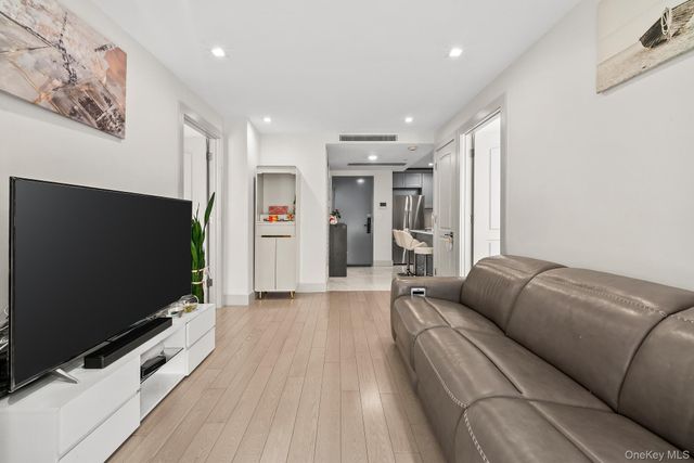 4162 Bowne Street 5A, Flushing, NY 11355