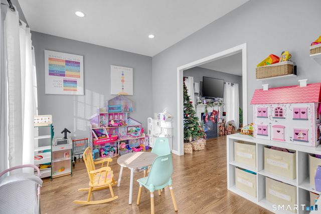 40 Wiegert Way, Bristol, CT 06010