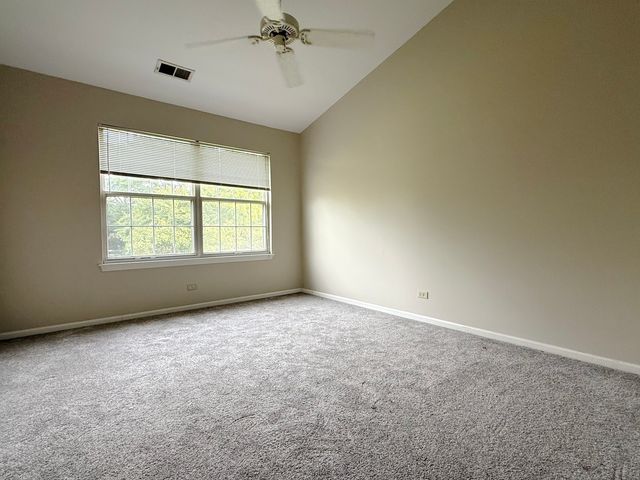 17791 W Salisbury Drive, Gurnee, IL 60031