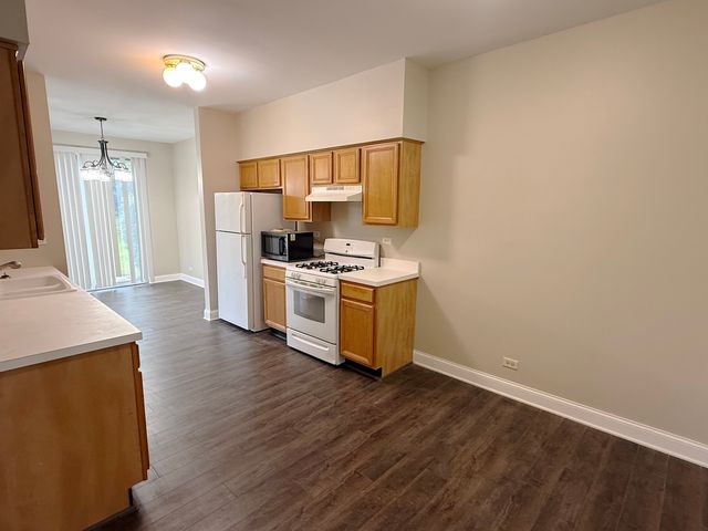 17791 W Salisbury Drive, Gurnee, IL 60031