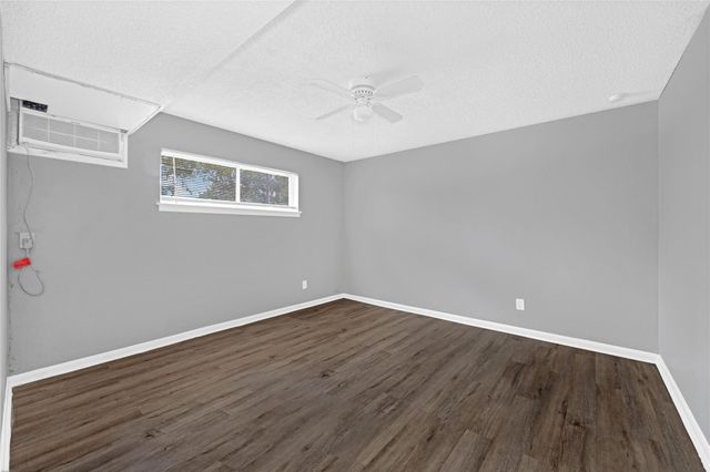 1200 Carolyn Ct 11, Humble, TX 77338