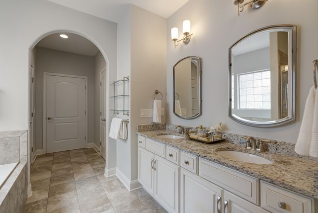 2013 Heflin Ln, Franklin, TN 37069