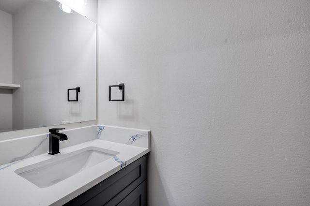 203 Alonzo DR, Del Valle, TX 78617