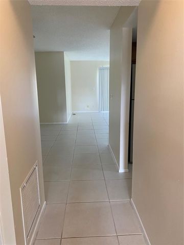 3340 BEAU RIVAGE Drive 104, Pompano Beach, FL 33064