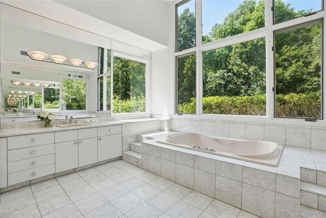 6 Hunting Trail, Armonk, NY 10504