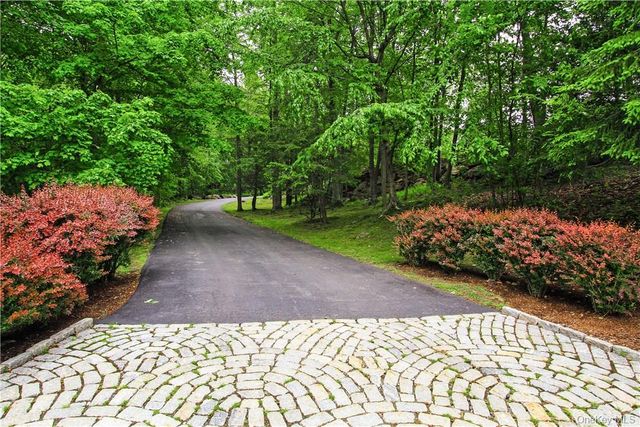 6 Hunting Trail, Armonk, NY 10504