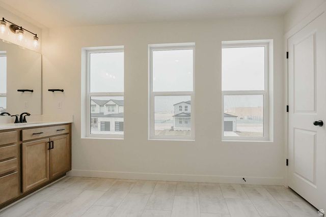 927 W MOTOR VU DR, Riverdale, UT 84405