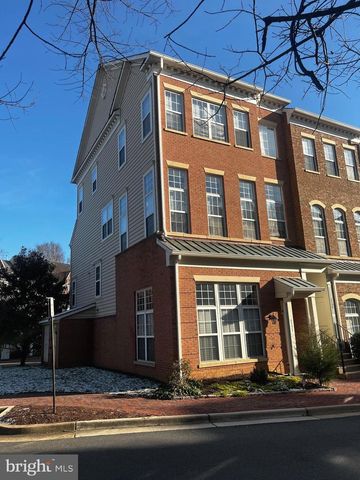 5129 DONOVAN DR, Alexandria, VA 22304