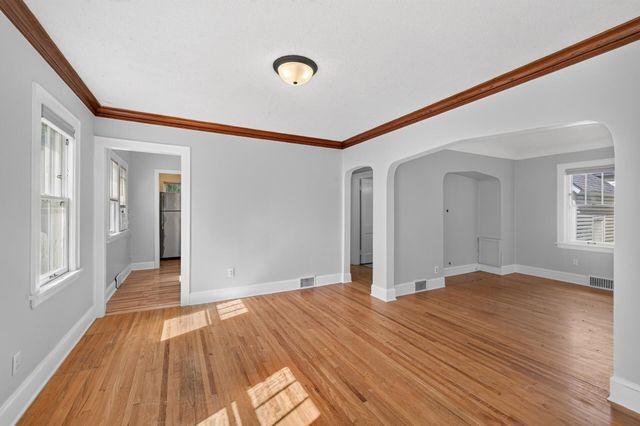 967 Rose Avenue E, Saint Paul, MN 55106