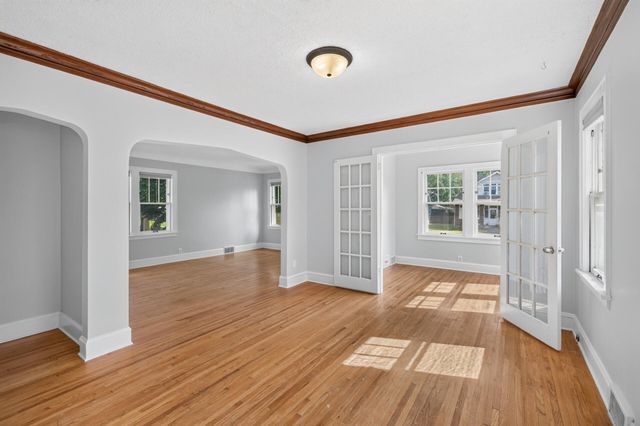 967 Rose Avenue E, Saint Paul, MN 55106