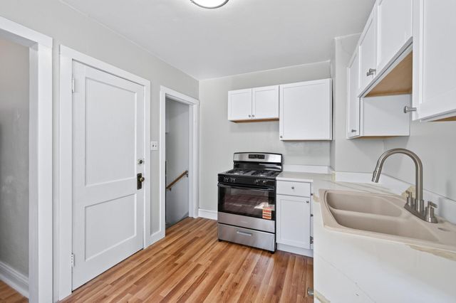 967 Rose Avenue E, Saint Paul, MN 55106