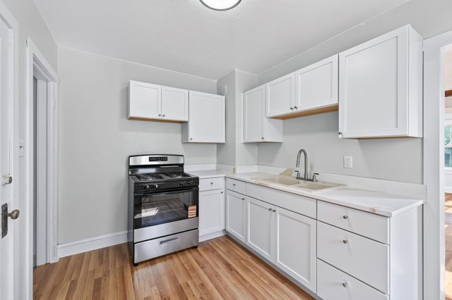 967 Rose Avenue E, Saint Paul, MN 55106