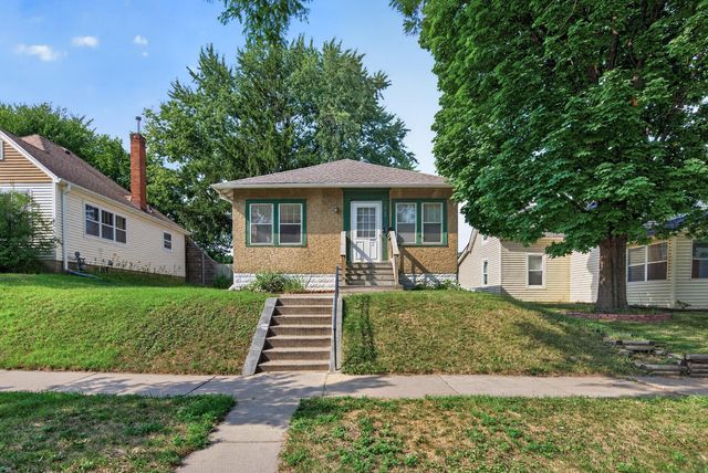 967 Rose Avenue E, Saint Paul, MN 55106