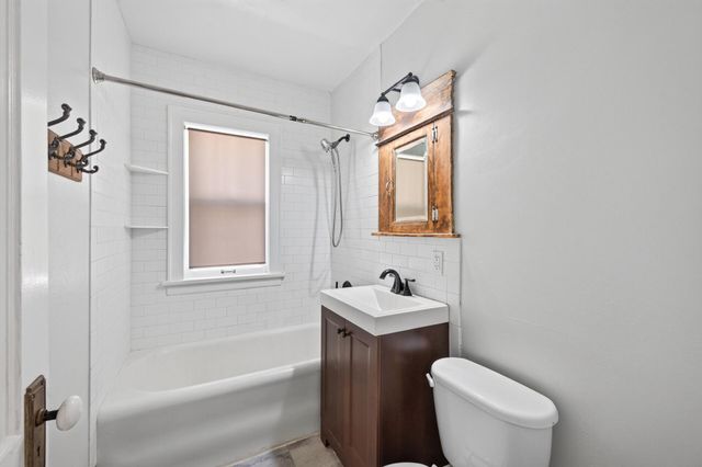 967 Rose Avenue E, Saint Paul, MN 55106