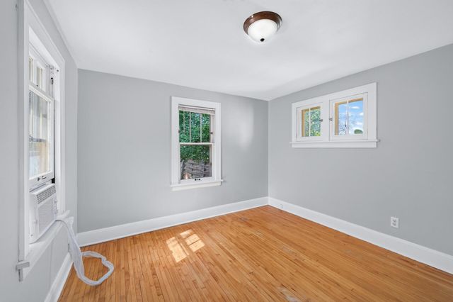 967 Rose Avenue E, Saint Paul, MN 55106