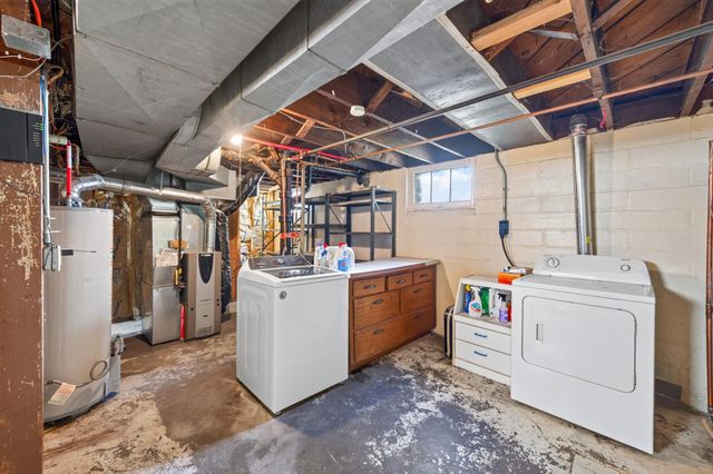 967 Rose Avenue E, Saint Paul, MN 55106