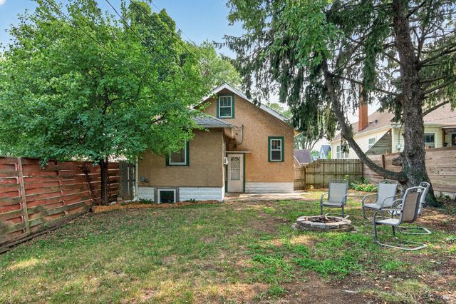 967 Rose Avenue E, Saint Paul, MN 55106