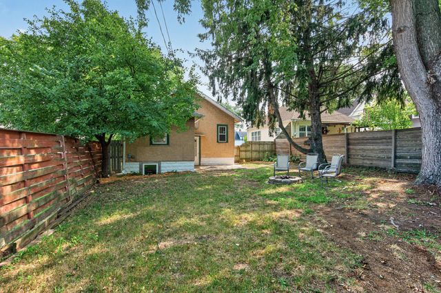 967 Rose Avenue E, Saint Paul, MN 55106