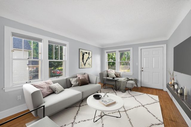 967 Rose Avenue E, Saint Paul, MN 55106