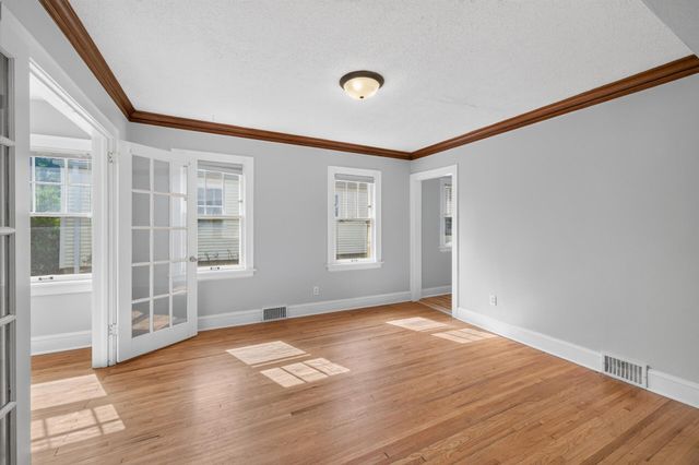 967 Rose Avenue E, Saint Paul, MN 55106