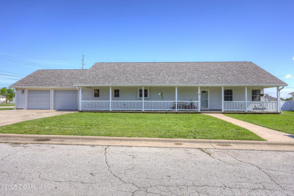 707 Lexie Lane, Carthage, MO 64836