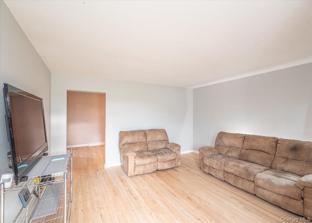 457 Washington Avenue, Patchogue, NY 11772 — photo 4