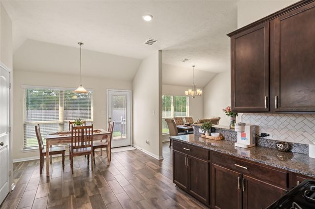 128 Red Deer Way, Huntsville, TX 77320