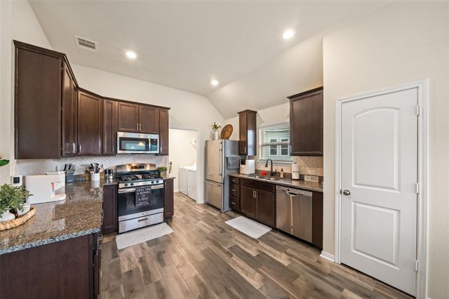 128 Red Deer Way, Huntsville, TX 77320