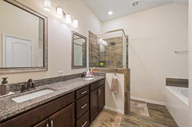 128 Red Deer Way, Huntsville, TX 77320