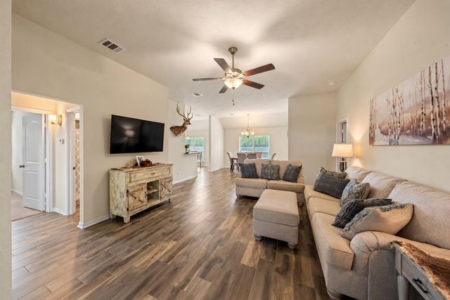 128 Red Deer Way, Huntsville, TX 77320