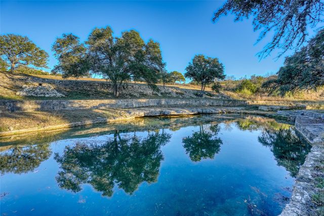 137 Falling Oak Dr DR, Blanco, TX 78606