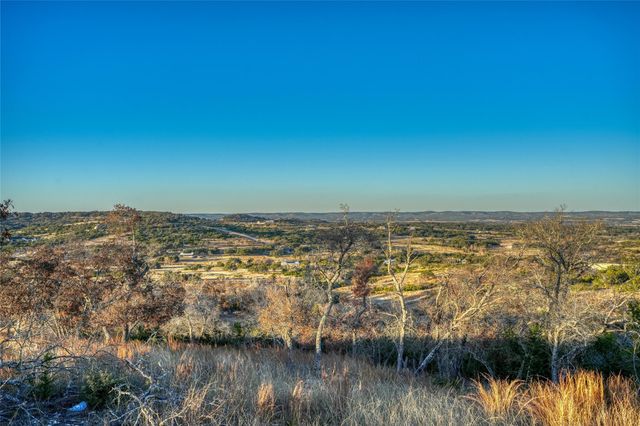 137 Falling Oak Dr DR, Blanco, TX 78606