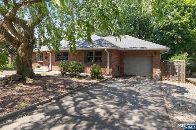 48 Palmer Place, Leonia, NJ 07605