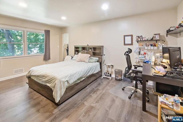 48 Palmer Place, Leonia, NJ 07605
