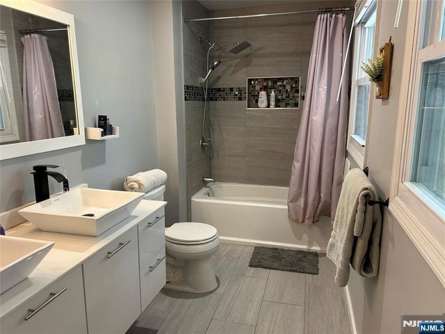 48 Palmer Place, Leonia, NJ 07605