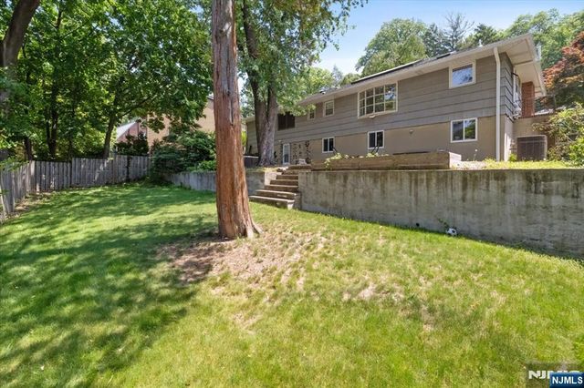 48 Palmer Place, Leonia, NJ 07605