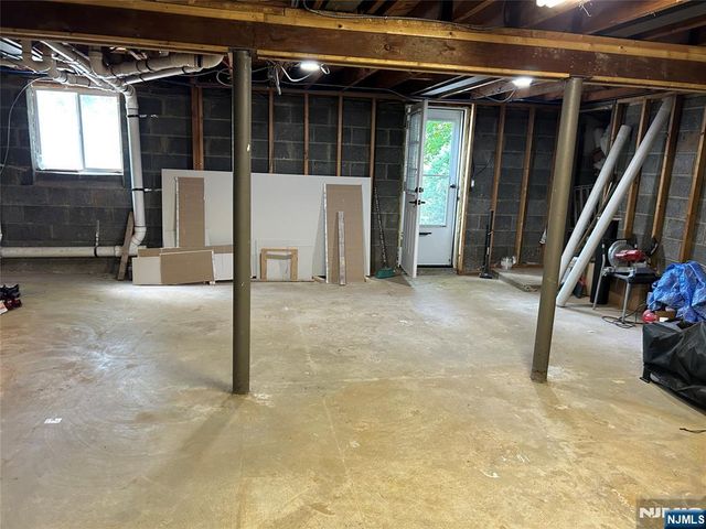 48 Palmer Place, Leonia, NJ 07605