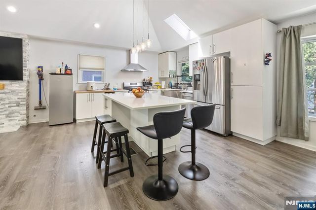 48 Palmer Place, Leonia, NJ 07605