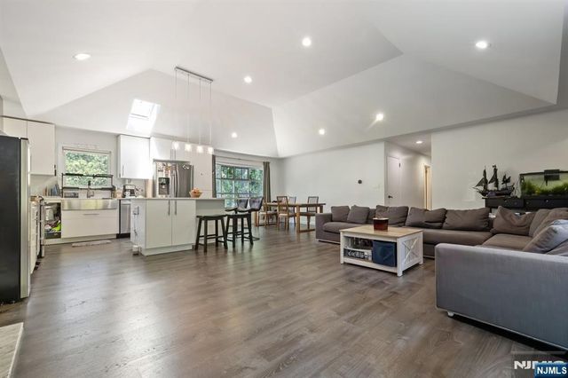 48 Palmer Place, Leonia, NJ 07605