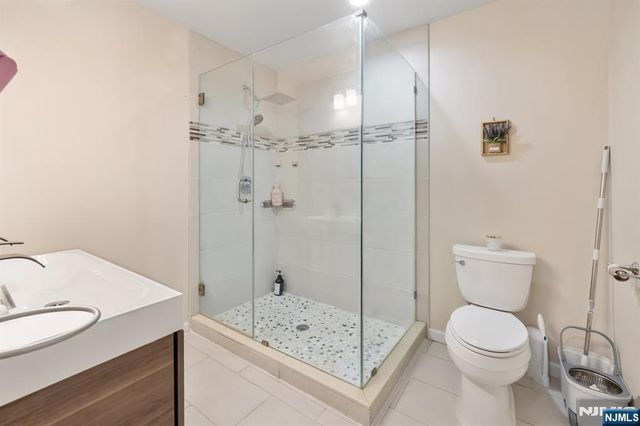 48 Palmer Place, Leonia, NJ 07605