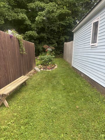 35 Water Street, Epping, NH 03042
