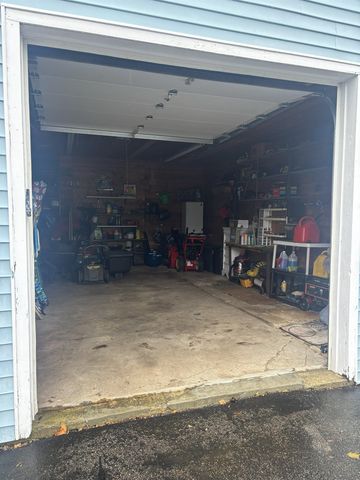 35 Water Street, Epping, NH 03042