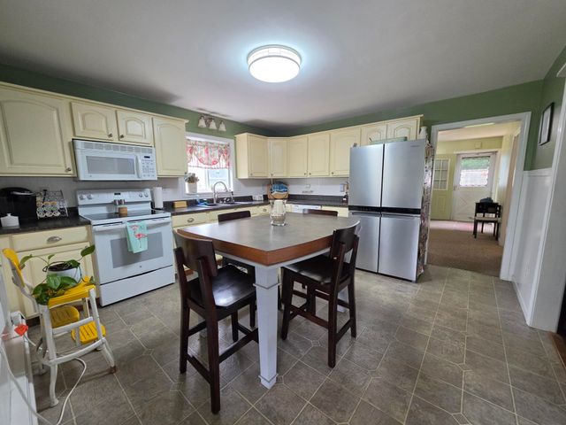 35 Water Street, Epping, NH 03042