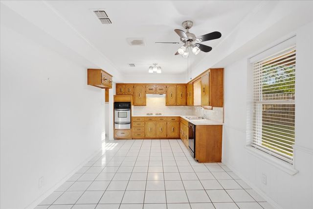 1904 Paula Drive, Denison, TX 75020