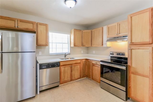 7303 WILLOW PARK DRIVE, Tampa, FL 33637