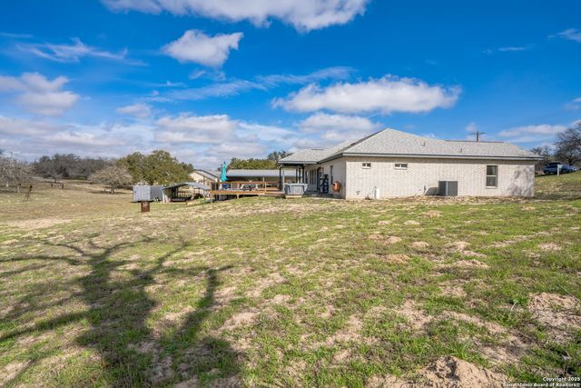 254 Broken Arrow, Floresville, TX 78114